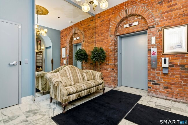 Building Photo - 1 Linden Pl