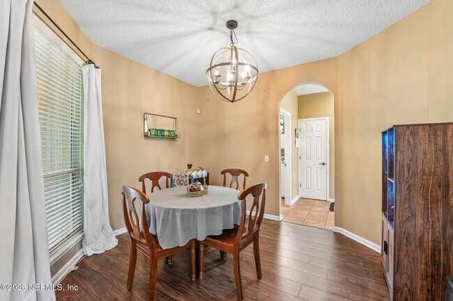 Building Photo - 1629 Sandy Springs Dr
