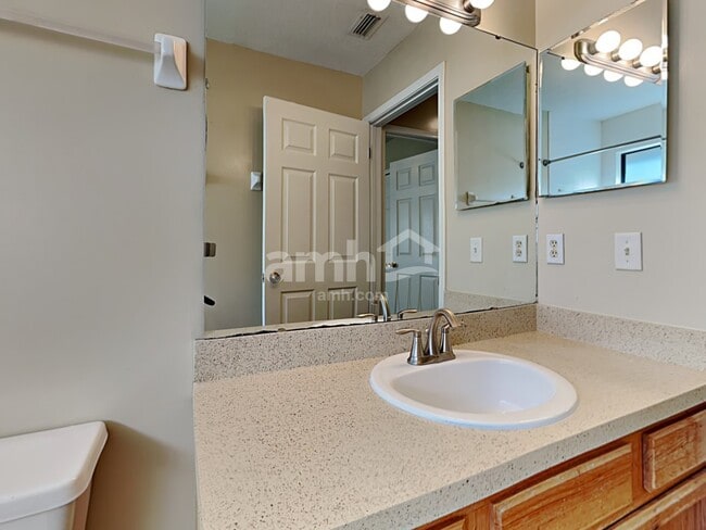 Building Photo - 7602 Putters Cove Dr