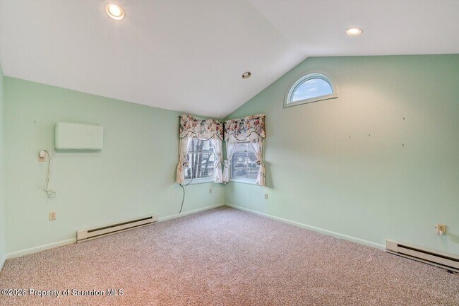 Building Photo - 454 Hickory St