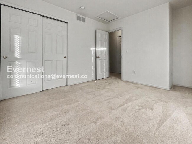 Building Photo - 3 Bed/2.5 Bath Home with Garage / Available Soon!