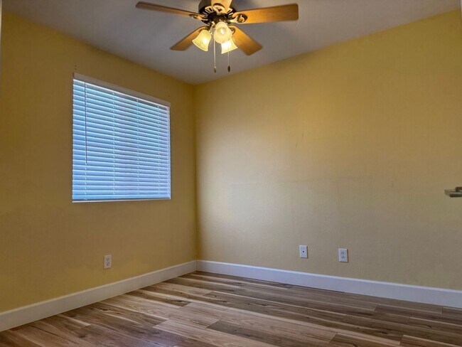 Building Photo - Summerlin North Community / Updated home 3...