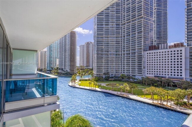 Building Photo - 200 Biscayne Blvd Way