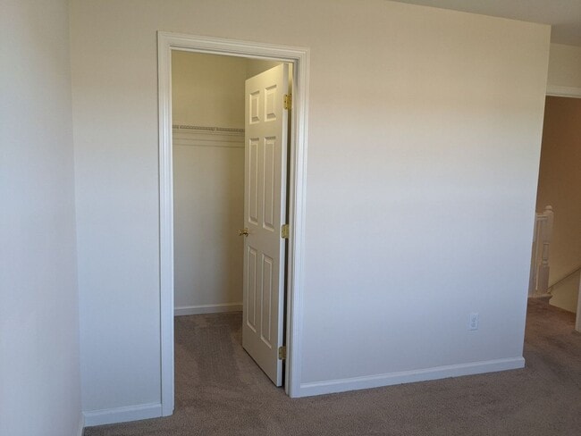 Building Photo - 3 Bedroom Townhouse For Rent in Charming Waynesboro, PA