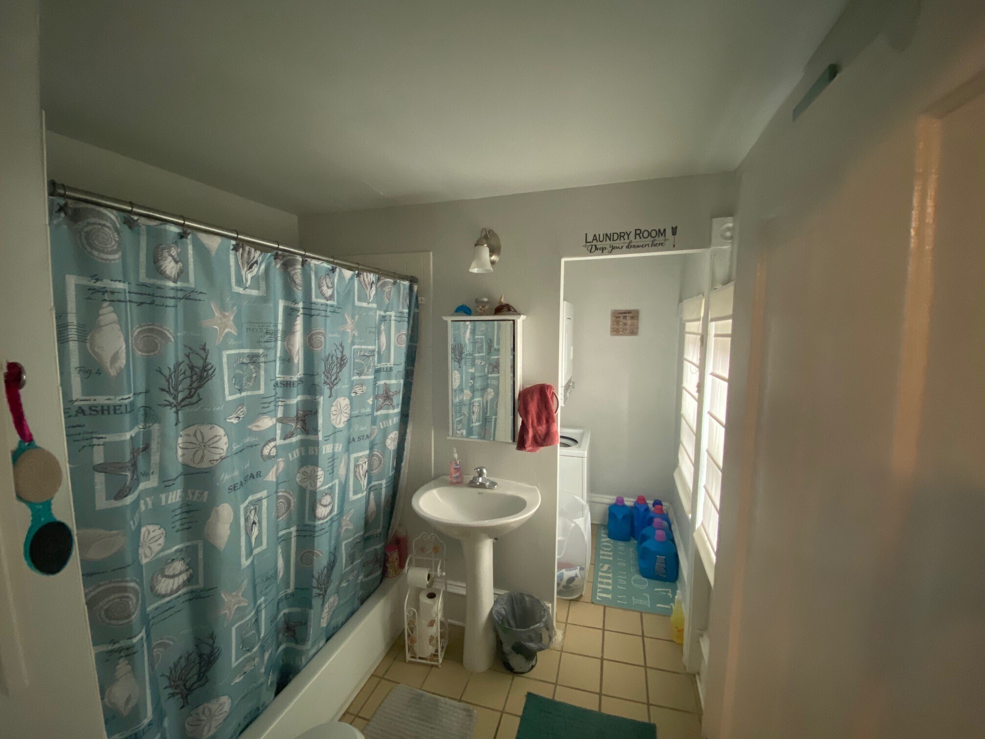 Bath with Laundry - 401 Laurel St W