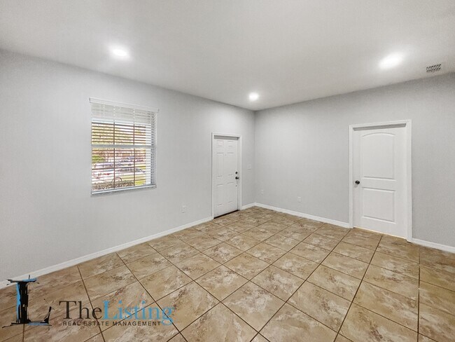 Building Photo - 11174 Savannah Landing Cir