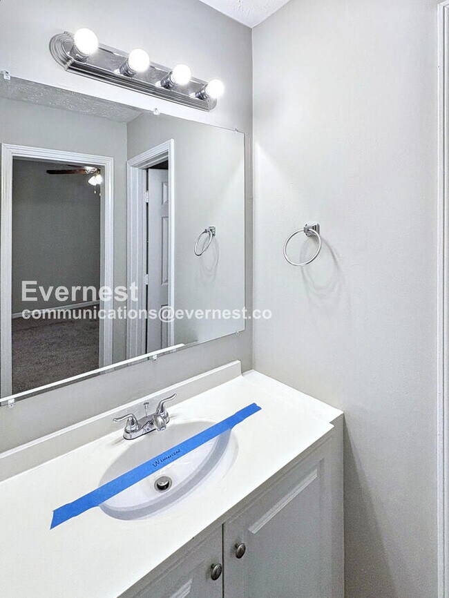 Building Photo - 9251 Clb Vw Trce