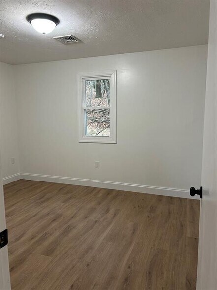 Building Photo - 304 Front St