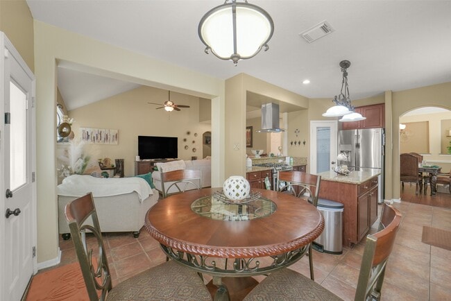 Building Photo - 2103 Blue Water Bay Dr