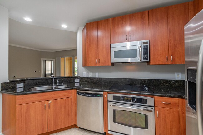 Building Photo - 16101 Emerald Estates Dr