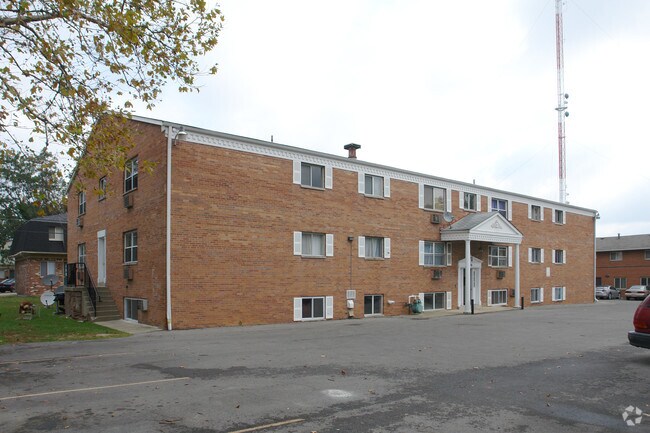 Building Photo - 676 Riverview Dr