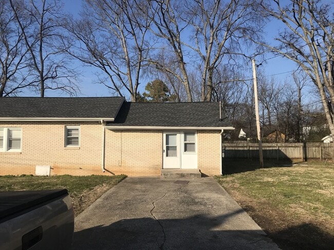Building Photo - 501 Wilson Ave