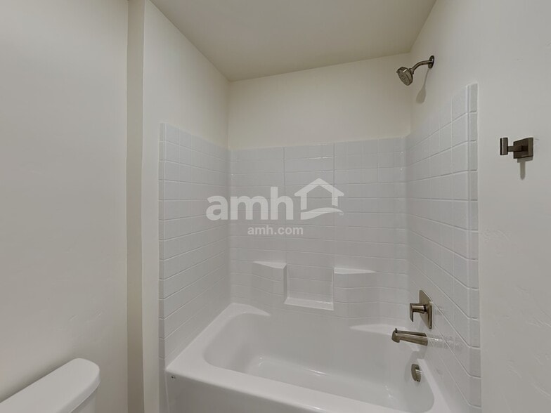 Building Photo - 1443 E Ludlow St