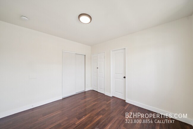 Building Photo - 5393 Romaine St