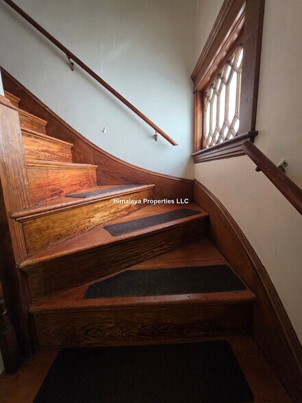 Building Photo - 82 Bromfield Rd