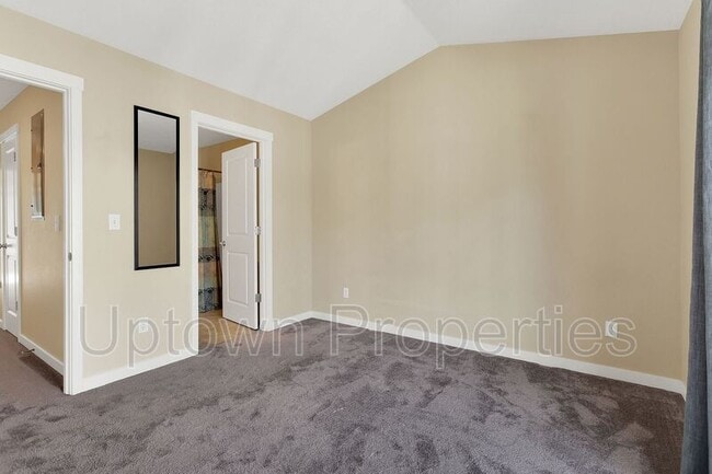 Building Photo - 8900 SW Elena Ln