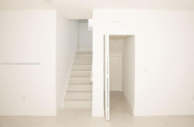 Building Photo - 273 SE 32nd Ave