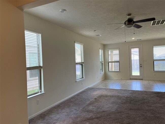 Building Photo - 3322 Nila Crk Dr