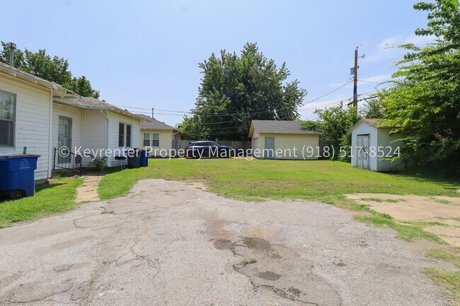 Building Photo - 1622 S Indianapolis Ave