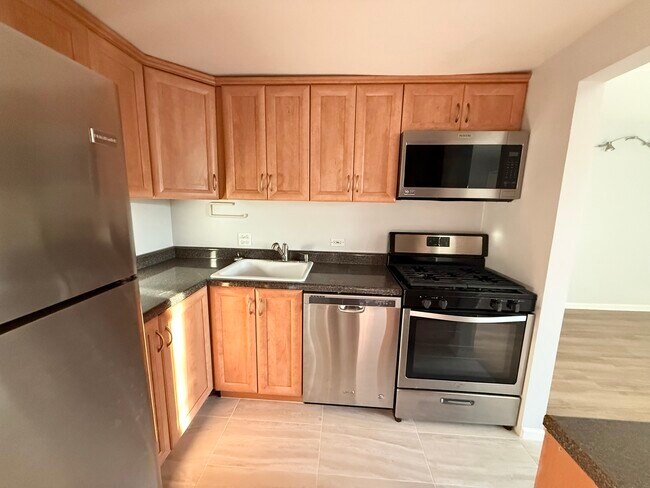Building Photo - 1460 Fairlane Dr