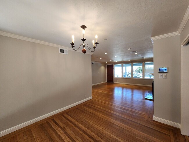 Building Photo - 3220 Del Monte St