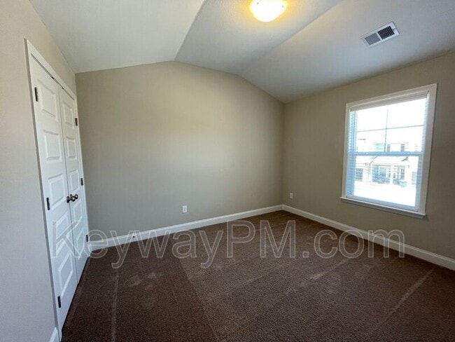 Building Photo - 3099 Venetian Dr