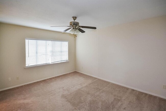 Building Photo - 8340 La Roche Ln