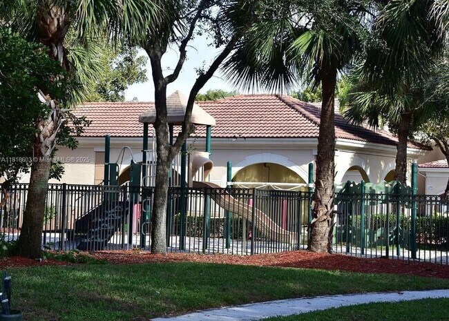 Building Photo - 2544 Centergate Dr