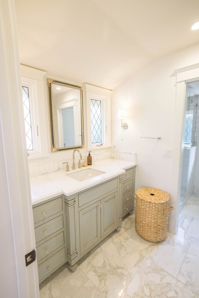 Building Photo - Fabulous spacious home, Great Highlands cul de sac, easy commute, exceptional Cupertino Schools!