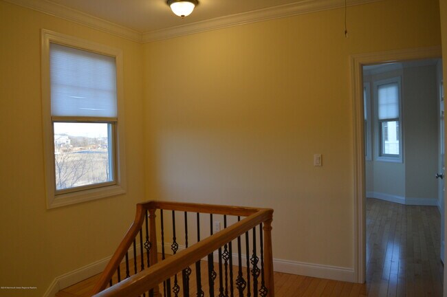 Building Photo - 606 Park Ave