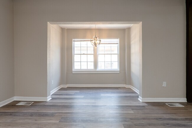 Building Photo - 216 Redan St