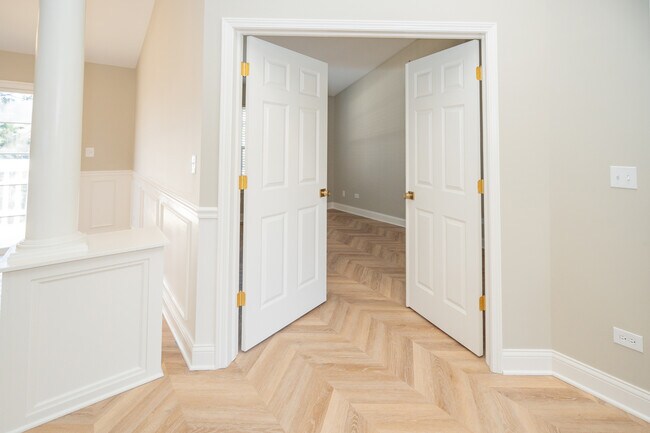 Building Photo - 2835 Rutland Cir