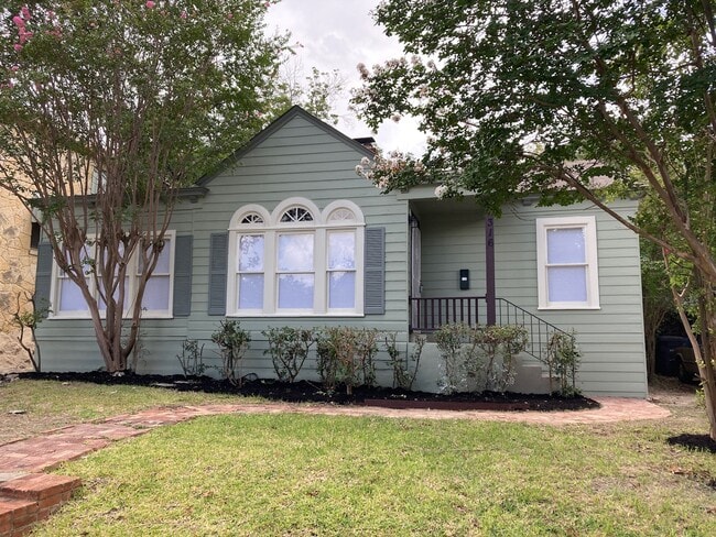 Primary Photo - 316 E Lullwood Ave