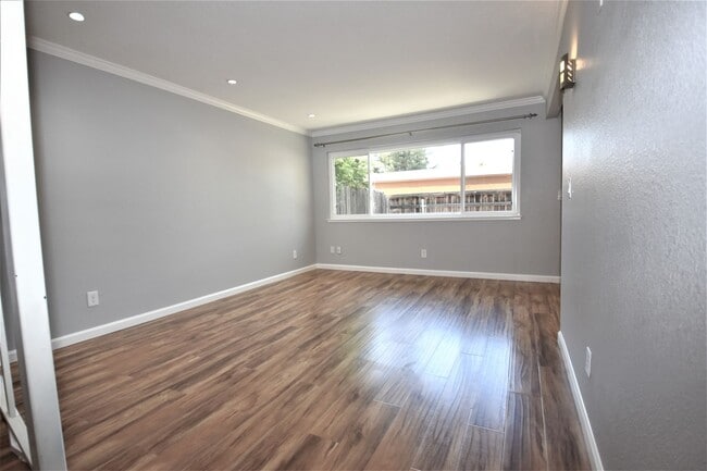 Building Photo - 5030 Greenberry Dr