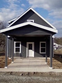 Building Photo - 114 E Oak St
