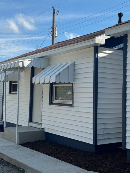Building Photo - 110 W Willow Dr