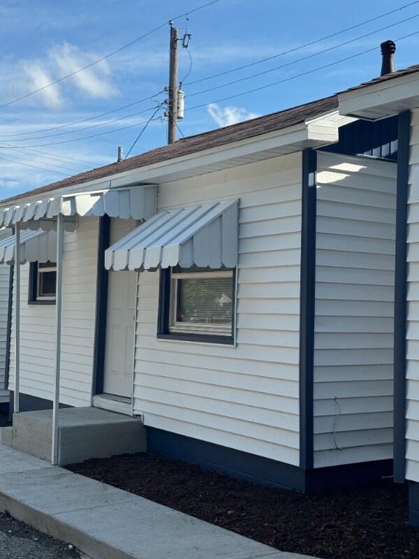 Building Photo - 110 W Willow Dr