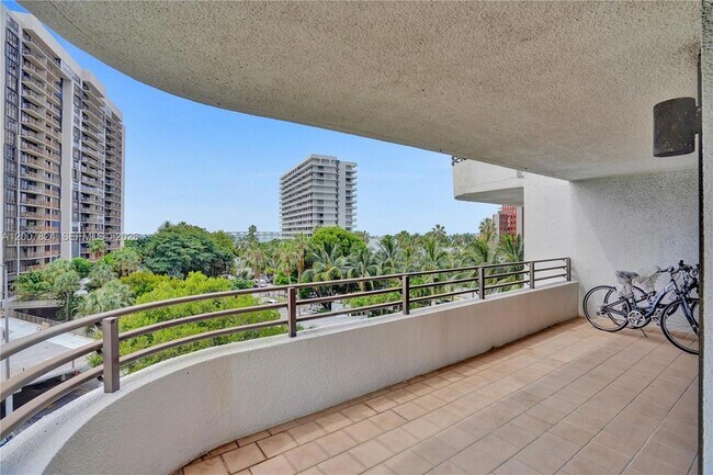 Building Photo - 151 SE 15th Rd