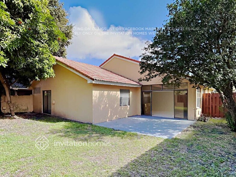 Building Photo - 17334 NW 62nd Ct