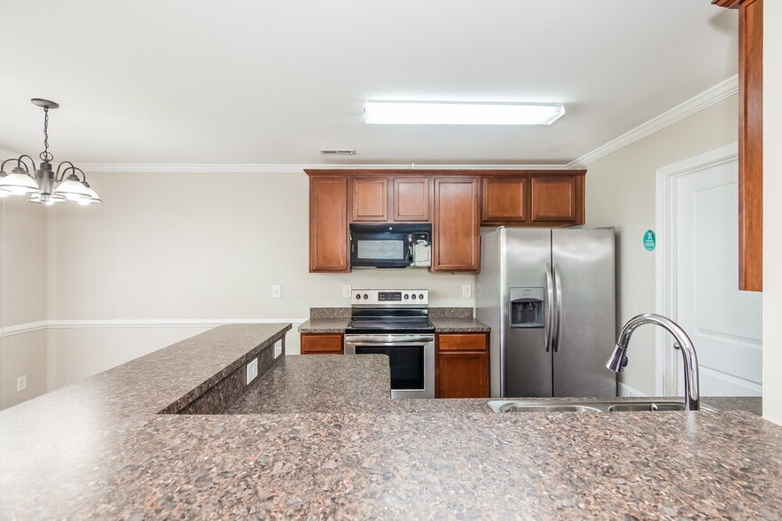 Building Photo - 2913 Westbury Ct