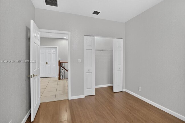 Building Photo - 5337 SW 40th Ave