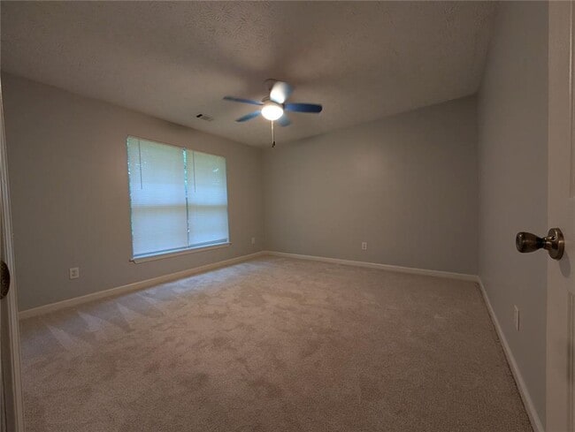 Building Photo - 3004 Dogwood Ln