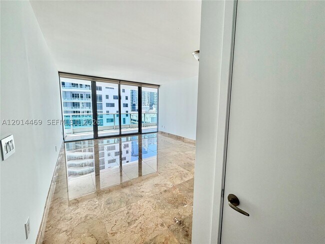 Building Photo - 1331 Brickell Bay Dr