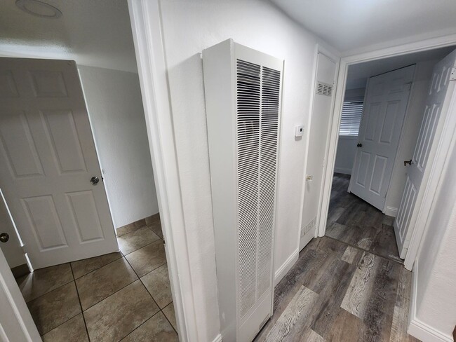 Building Photo - 2 Bed, 1 Bath Home *Gas and Electric Inclu...