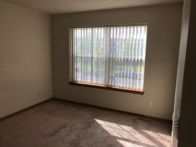 Building Photo - 676 Cobblestone Way