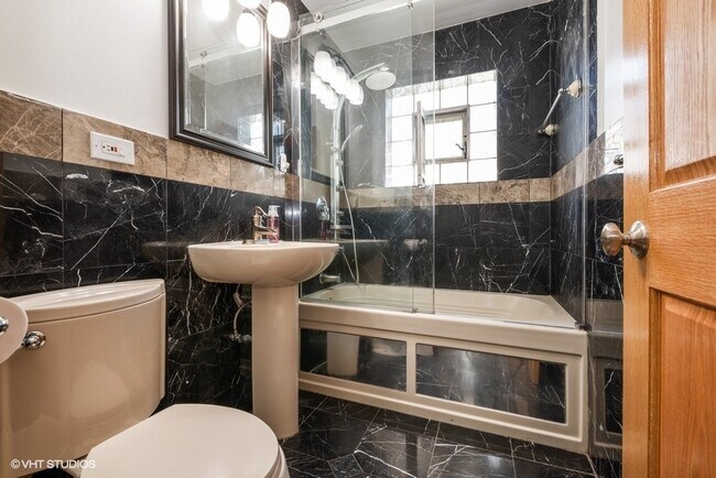 Building Photo - 1835 W Berteau Ave