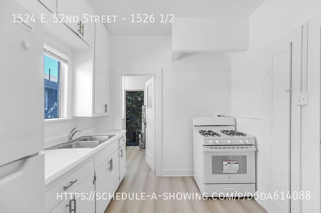 Building Photo - Newly updated beautiful upper 1 Bedroom + ...