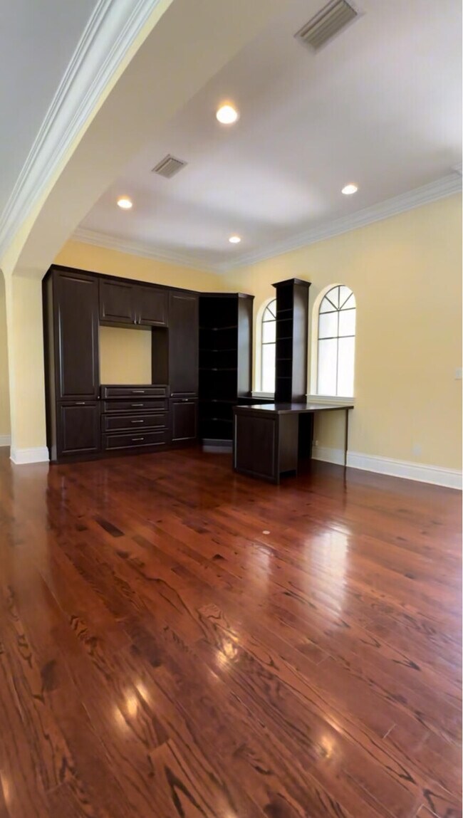 Building Photo - 9407 Bridgebrook Dr