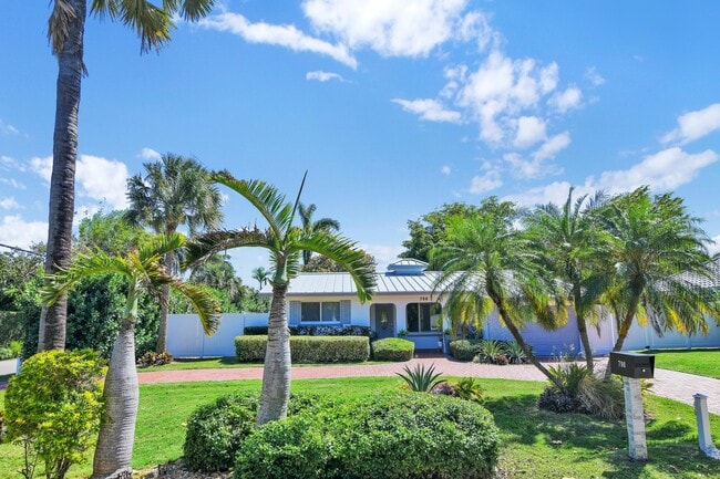 Building Photo - 798 E Boca Raton Rd