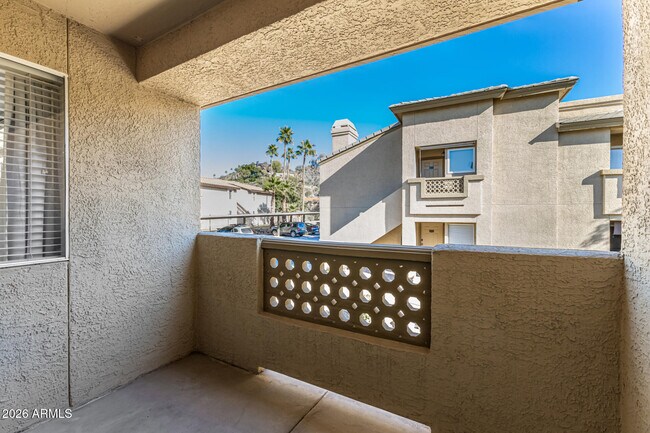 Building Photo - 1880 E Morten Ave